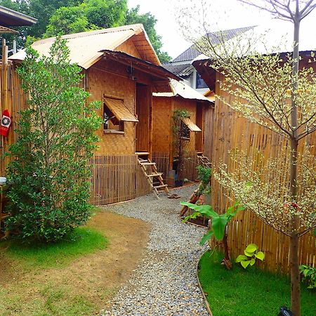 Fundee Story Guesthouse Bamboo House In Chiang Mai Old Town Luaran gambar