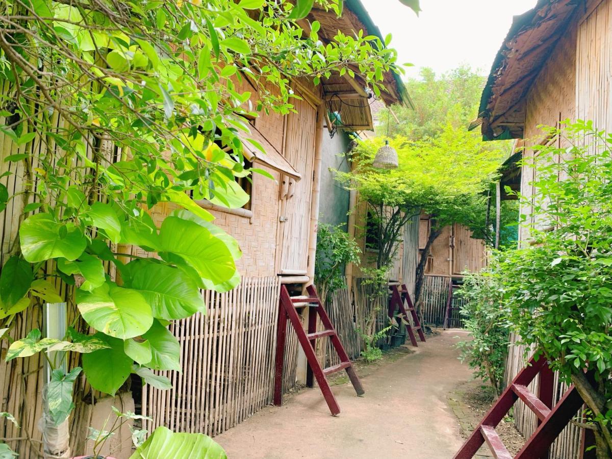 Fundee Story Guesthouse Bamboo House In Chiang Mai Old Town Luaran gambar