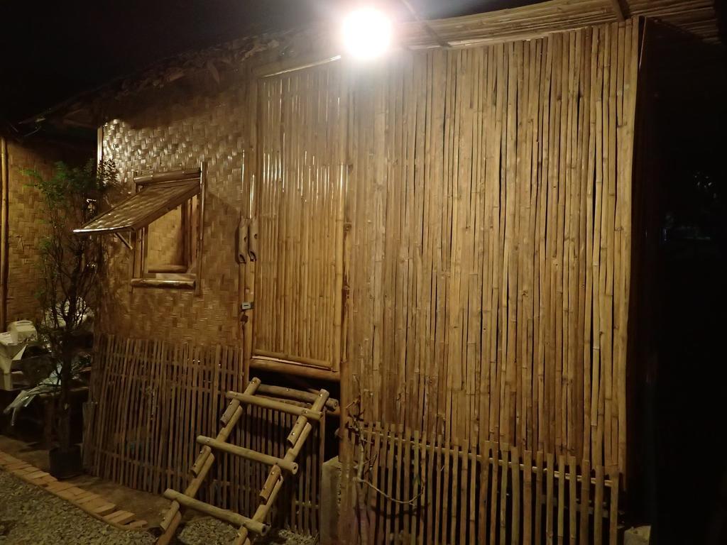 Fundee Story Guesthouse Bamboo House In Chiang Mai Old Town Luaran gambar