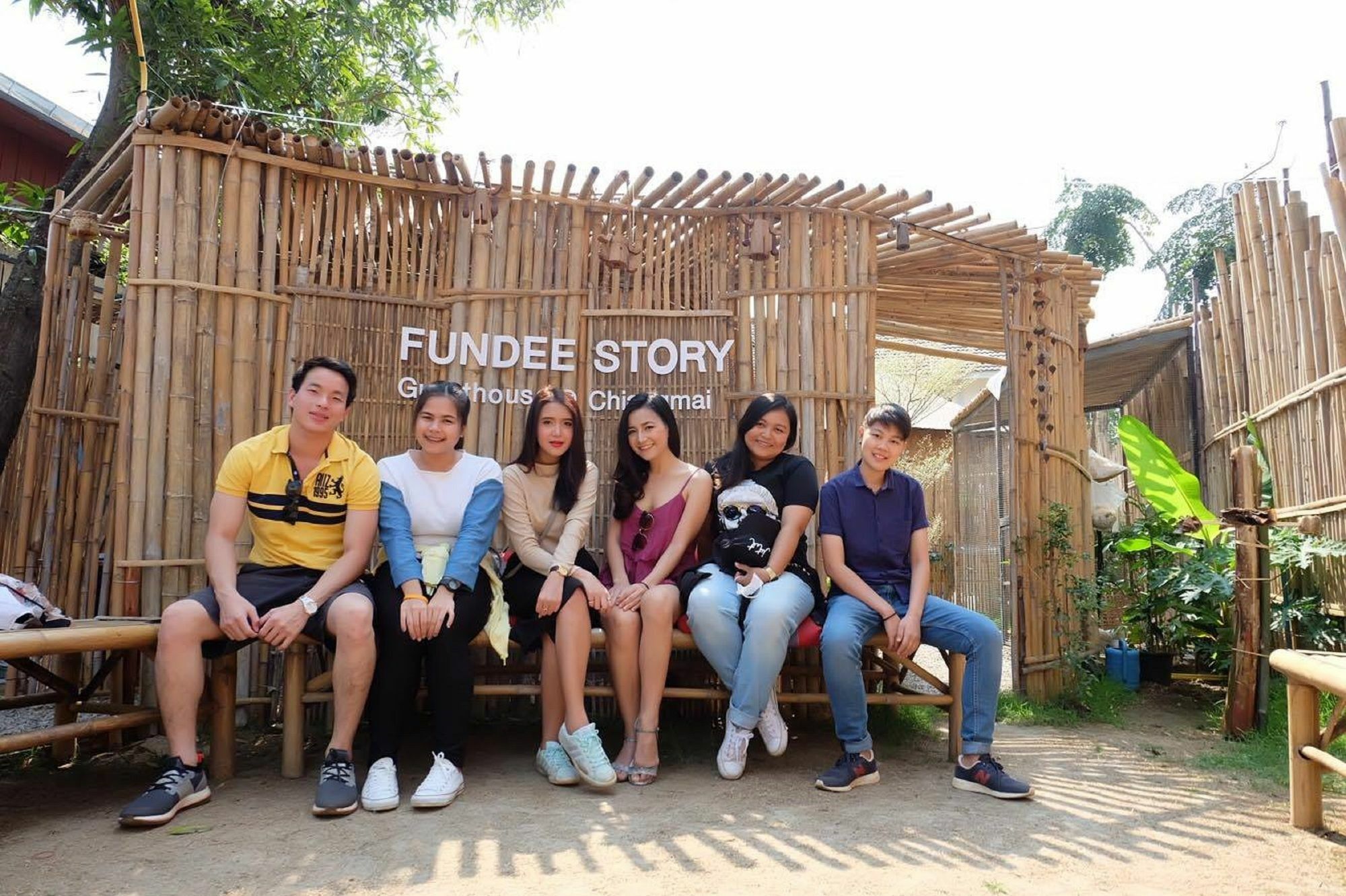 Fundee Story Guesthouse Bamboo House In Chiang Mai Old Town Luaran gambar