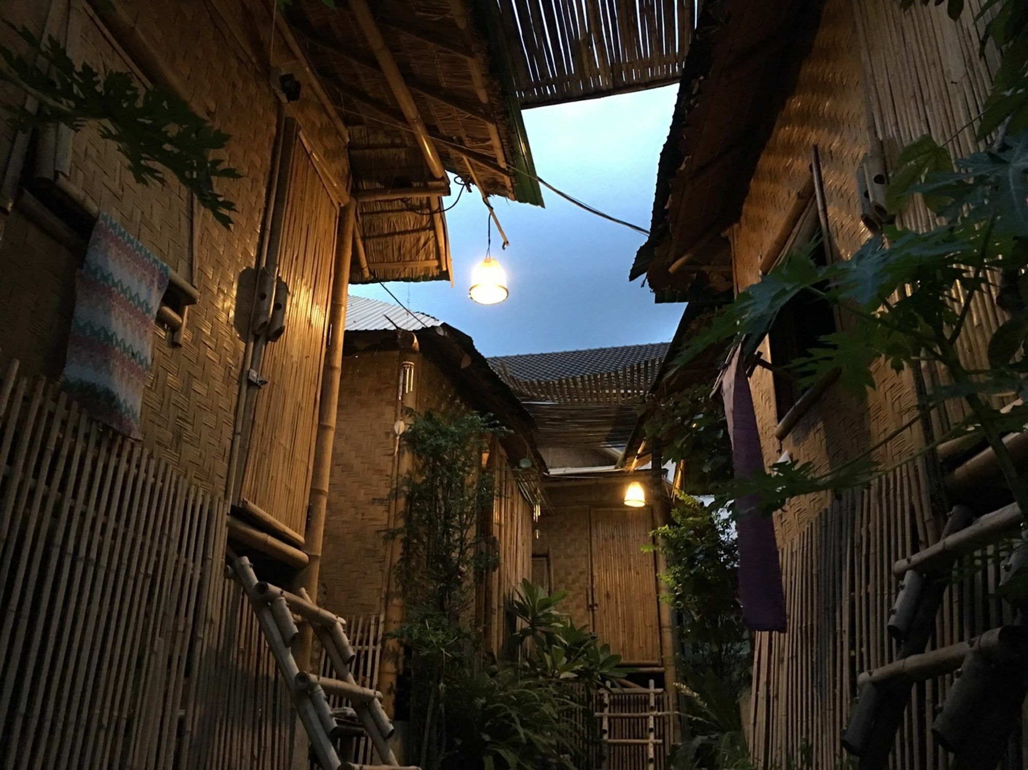 Fundee Story Guesthouse Bamboo House In Chiang Mai Old Town Luaran gambar